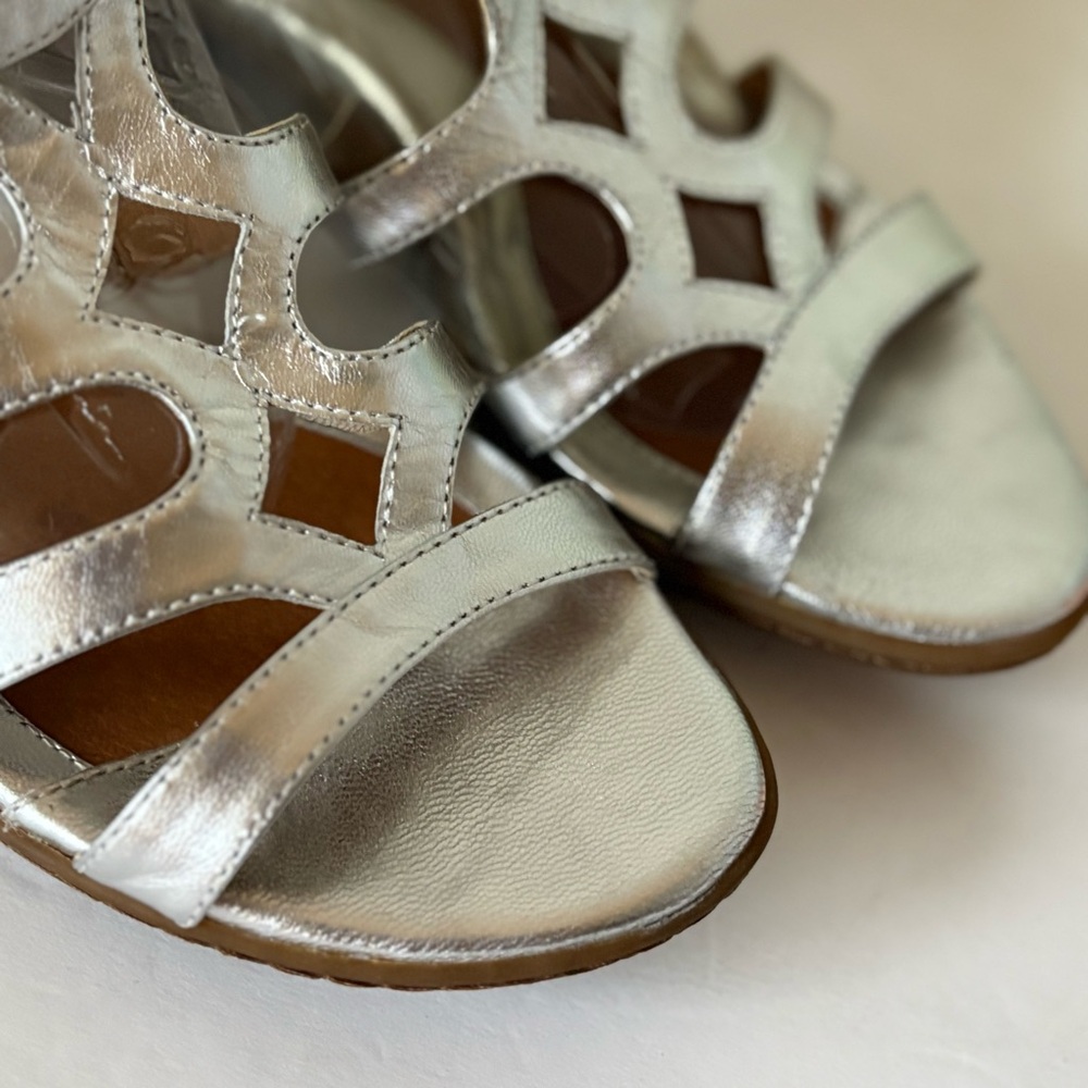 Sofft Metallic Silver Strappy Women's Sandals Size 8 - Picture 6 of 10